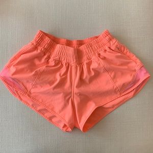 Lululemon Hotty Hot Low-Rise Lined Short 2.5"